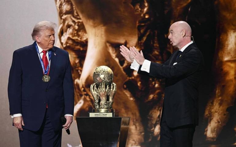 Presidente Donald Trump recebe prêmio do presidente da Fifa, Gianni Infantino