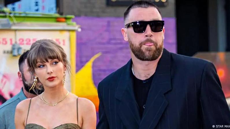 Taylor Swift e Travis Kelce anunciaram o noivado em agosto do ano passado