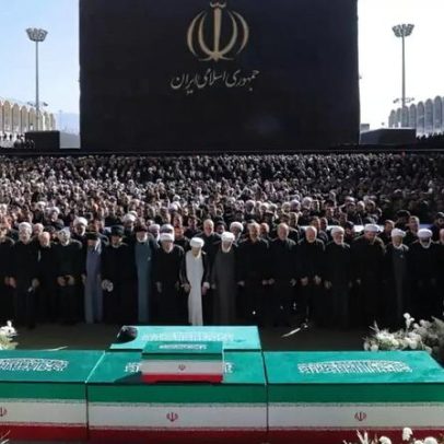 Líderes do Irã participam de oração em homenagem a Ali Khamenei