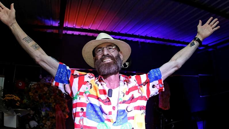 Tiago Pitthan, 46, durante o velório em vida organizado por ele em Campo Grande, no dia 30 de maio