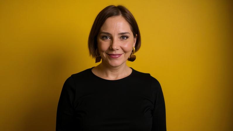 A atriz Heloísa Périssé posa para foto durante a pré-estreia da série "Afiadas", em São Paulo