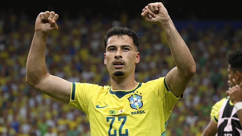 Gabriel Martinelli comemora gol da virada do Brasil sobre o Japão, em Houston