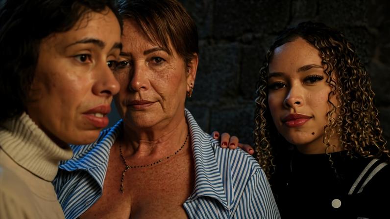 Maria Clélia dos Santos Dias, 56, ao lado das filhas Laura, 32, e Ana Luiza, 16, que receberam o diagnóstico de fenilcetonúria