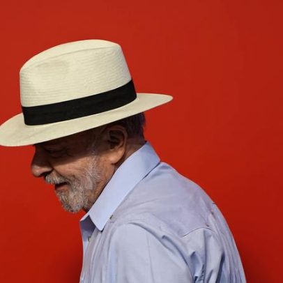 Lula adota chapéus no visual e vira garoto-propaganda involuntário