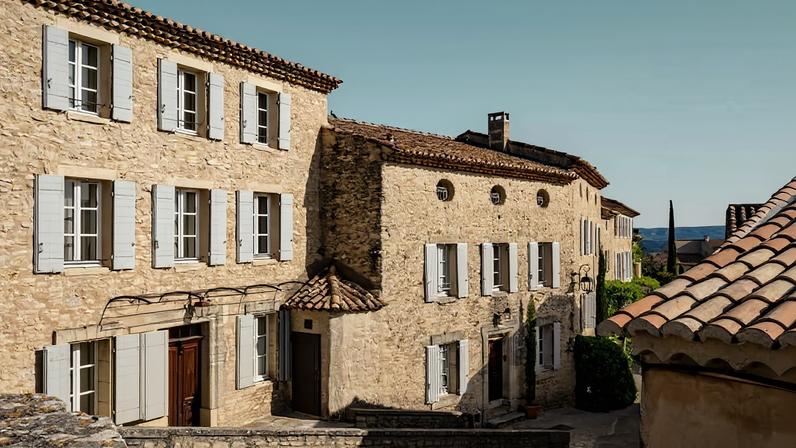 Fachada do Hotel Crillon le Brave, na Provença, na França