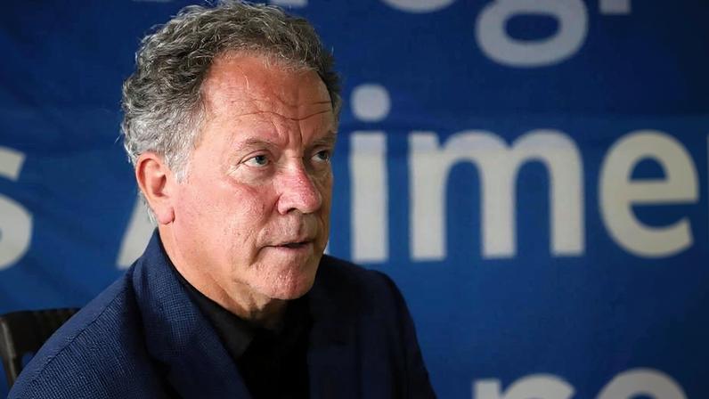O ex-diretor do Programa Mundial de Alimentos da ONU, David Beasley, participa de evento na sede do órgão em Niamey, capital do Níger