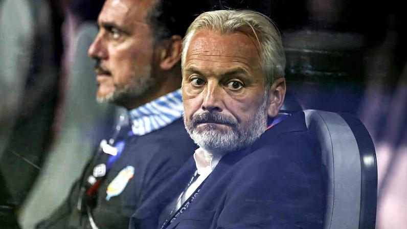Sébastien Desabre, técnico da República Democrática do Congo, antes da partida contra a Inglaterra na quarta-feira (1)