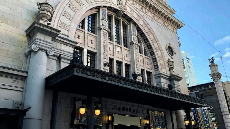 No distrito do entretenimento de Osaka, 103 anos de história chegam ao fim com o encerramento das atividades do Teatro Shochikuza