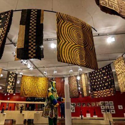 História do Museu Afro e de Emanoel Araujo se cruzam em exposição