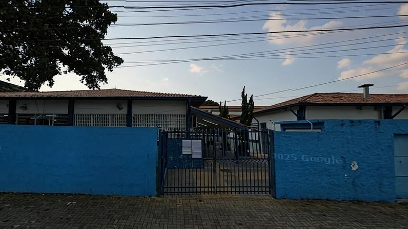 Fachada da escola Prof.ª Ildete Mendonça Barbosa, no bairro Parque Residencial União, em São José dos Campos, onde uma professora encontrou uma lâmina de vidro em um copo de água entregue por um aluno
