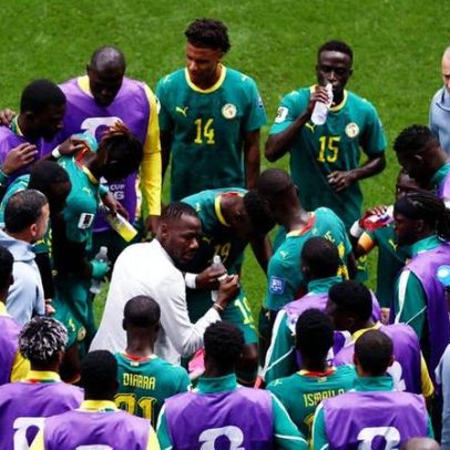 Eliminação de Senegal na Copa aumenta pressão sobre técnico e evidencia racha