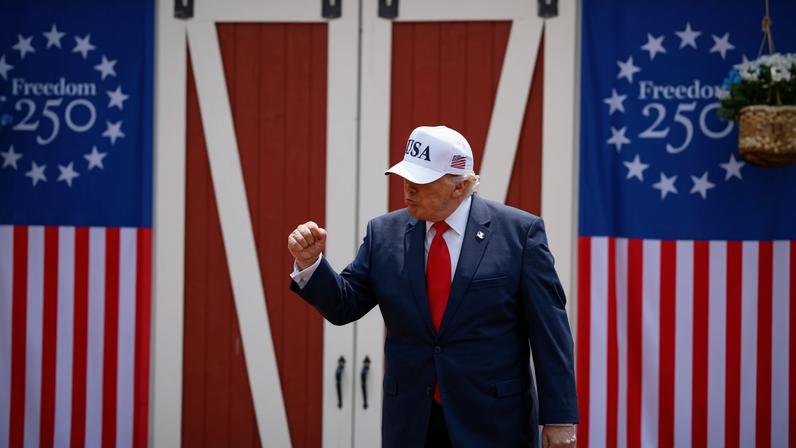 O presidente dos EUA, Donald Trump, no Anfiteatro Burning Hills, no dia da inauguração da Biblioteca Presidencial Theodore Roosevelt, em Medora
