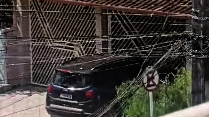 Momento em que estudante invade garagem e atropela homem em Porto Velho