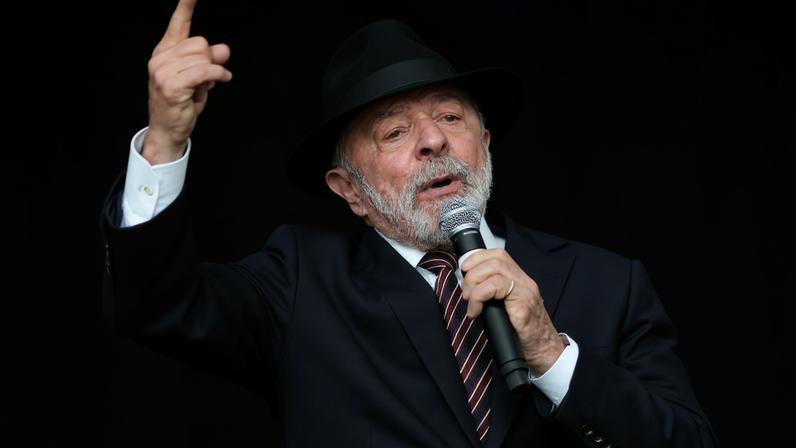 O presidente Luiz Inácio Lula da Silva (PT) durante a cerimônia de entregas simultâneas no Palácio do Planalto