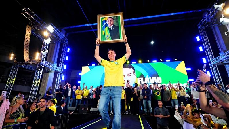 Flávio Bolsonaro em pré-campanha à Presidência da República