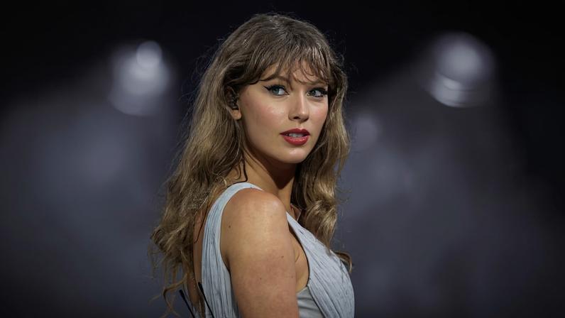 Taylor Swift em show em Londres durante sua última turnê, a The Eras, em agosto de 2024