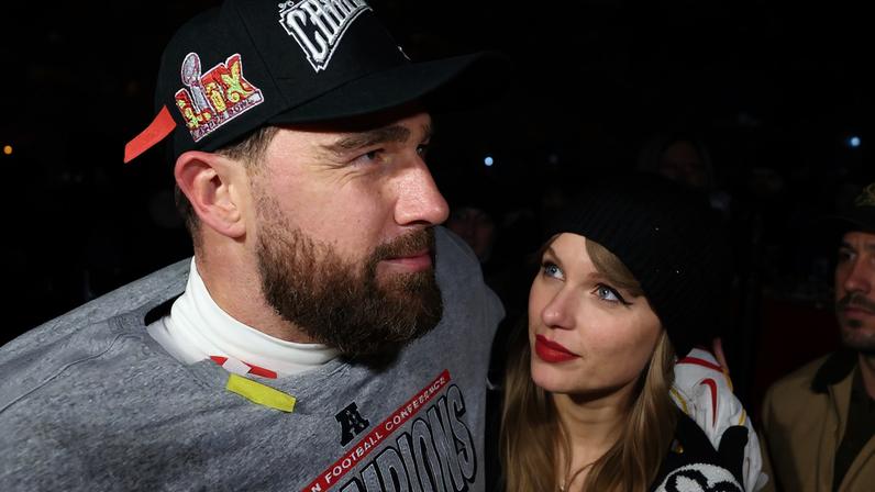 O jogador da NFL Travis Kelce e a cantoraTaylor Swift