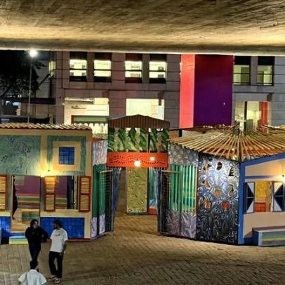Masp instala casa de madeira pintada à mão no vão livre