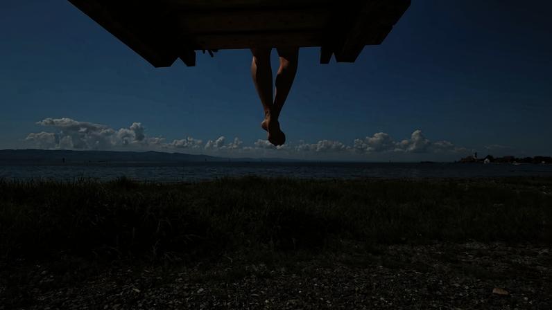 Píer longe da água mostra os efeitos da onda de calor no lago Constança, em Wasserburg, sul da Alemanha, na última quinta-feira (2)