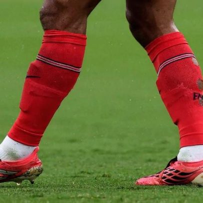 Copa do Mundo: por que jogadores disputam com meiões furados