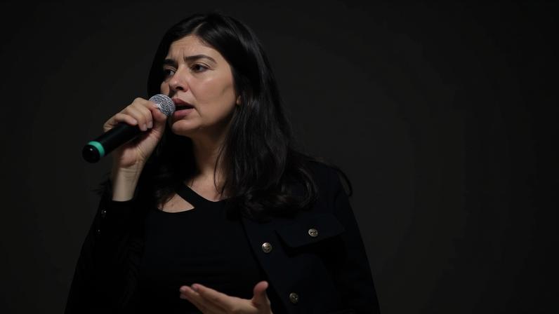 Mariana Ferrer durante a apresentação do TCC no ano passado