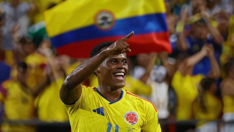 Jhon Arias comemora o seu gol, que garantiu a vitória da Colômbia sobre Gana, em Kansas City, na Copa do Mundo