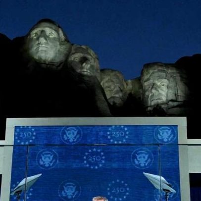 Trump chama opositores de malignos e comunistas em discurso no Monte Rushmore