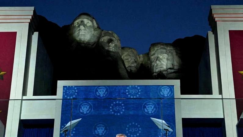 O presidente dos EUA, Donald Trump, discursa durante os eventos do Dia da Independência no Memorial Nacional do Monte Rushmore