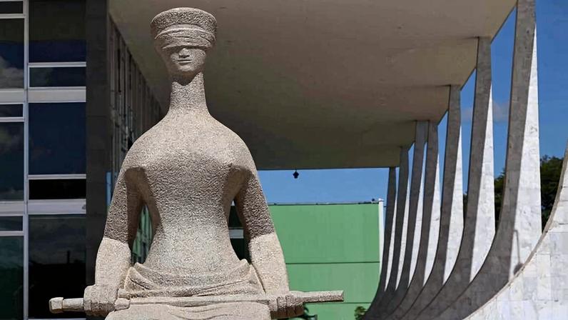 Estátua da Justiça em frente ao Supremo Tribunal Federal, em Brasília