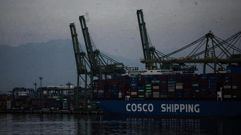 Navio de carga na região portuária do Rio de Janeiro