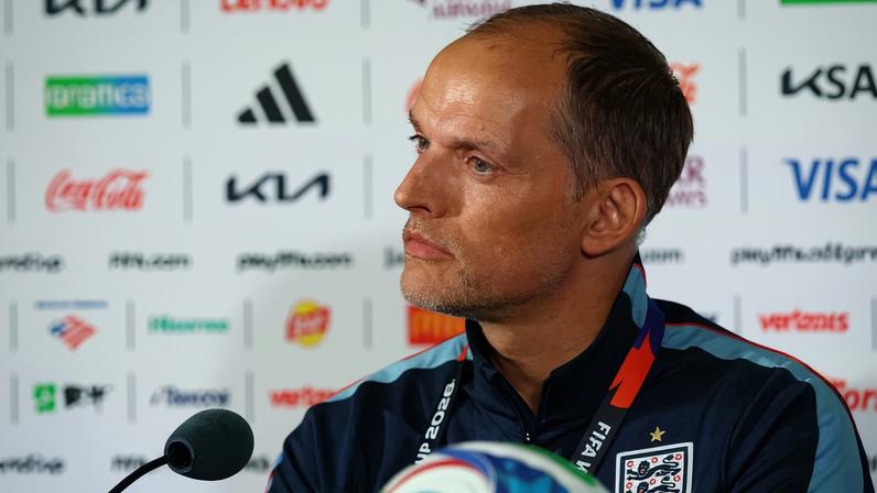 O alemão Thomas Tuchel, técnico da Inglaterra, durante entrevista a jornalistas neste sábado (4), véspera do jogo contra o México, coanfitrião desta Copa