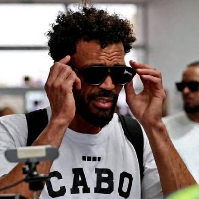 Vozinha diz que fizeram algo muito grande ao retornar a Cabo Verde