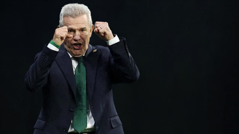 Técnico Javier Aguirre reage durante a partida em que o México foi eliminado pela Inglaterra, nas oitavas de final da Copa do Mundo