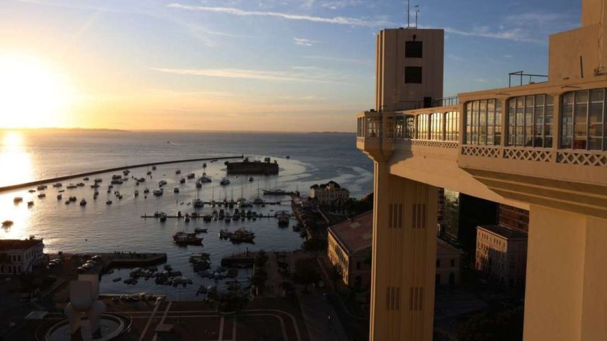 A partir deste ano, a cidade de Salvador passa a figurar oficialmente como a capital simbólica do Brasil