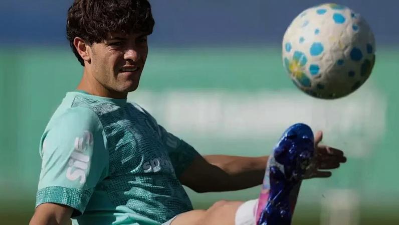 Lateral vivenciou momento únicos ao lado de Messi & Cia –