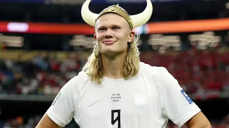 Jogador da Noruega na Copa 2026, Haaland quebrou recorde aos 5 anos em salto à distância; já no futebol, comandou goleada épica em Mundial.