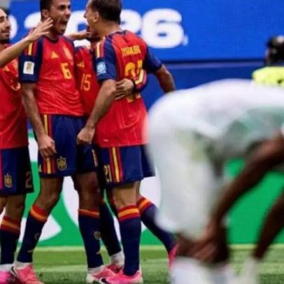 Oyarzabal faz dois, Espanha vence a Áustria e avança às oitavas