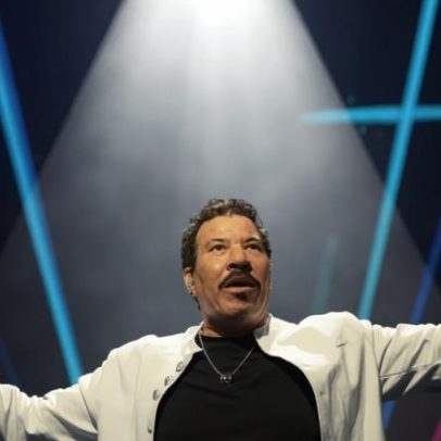 Lionel Richie passa bem e agradece fãs após mal-estar durante show