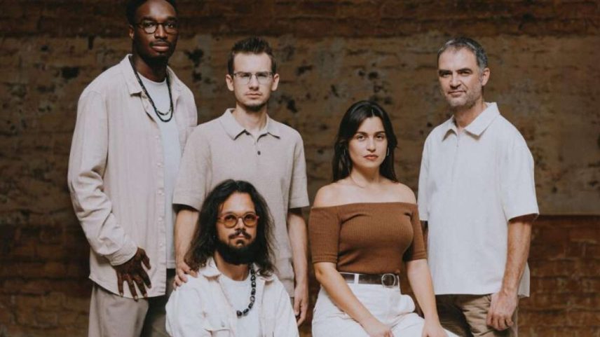 O quinteto de jazz Aâma lançou seu primeiro álbum, "Le Jour où tout ira bien", em março deste ano.