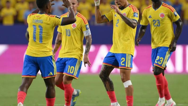 Colômbia comemora o gol sobre a Gana —