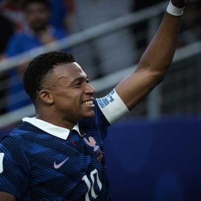 França vence Paraguai e Inglaterra encara México