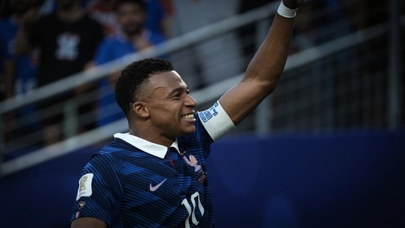 França vence Paraguai e Inglaterra encara México