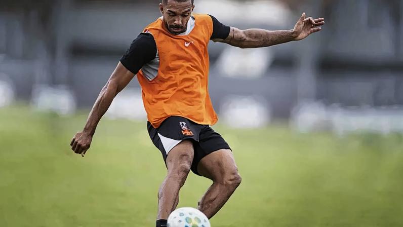 Jair volta a jogar pelo Vasco após dez meses se recuperando de lesão no joelho –