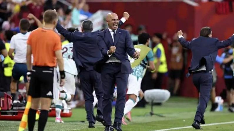 Roberto Martinez celebra gol português na vitória por 2 a 1 sobre a Croácia, pela segunda fase da Copa do Mundo