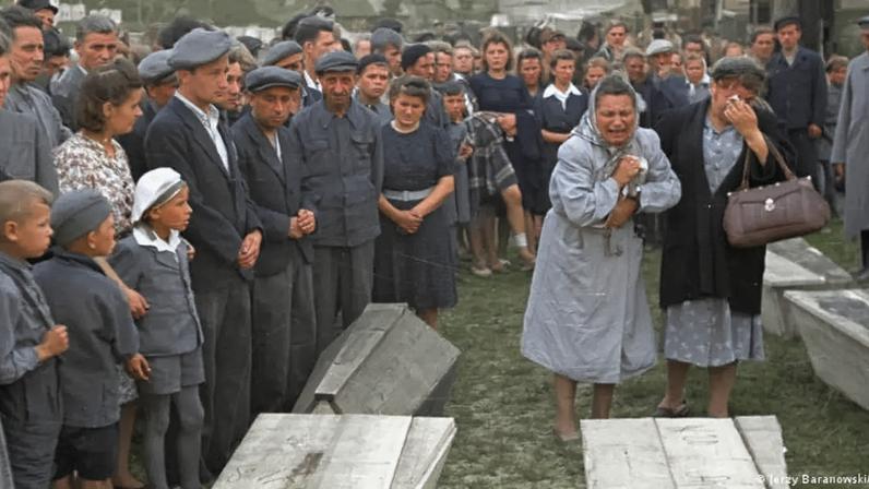 Enterro de vítimas do massacre de Kielce em 1946