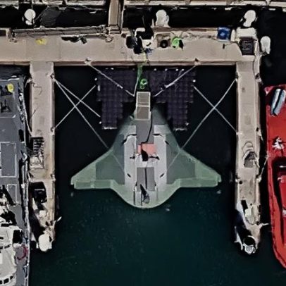 Drone submarino dos EUA disfarçado de arraia hiberna no fundo do oceano