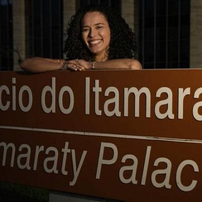 Flávia Medeiros é reconduzida ao Itamaraty após acordo com a AGU