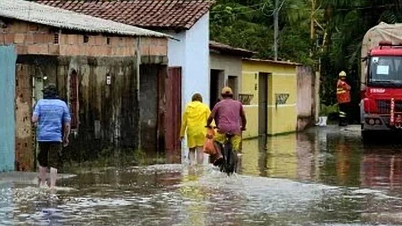 Sistemas de drenagem provam ser insuficientes diante da intensidade dos registros pluviométricos - (crédito: Marcelo Ferreira/CB/D.A Press)