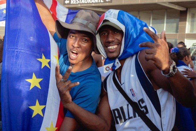 Cidade Velha, fundada em 1462 na ilha de Santiago, foi a primeira cidade colonial europeia nos trópicos e a antiga capital de Cabo Verde. Preserva fortalezas, igrejas e uma praça principal do século XVI, e é Patrimônio Mundial da UNESCO