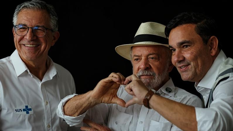 Presidente Lula participou, ontem, ao lado do ministro da Saúde, Alexandre Padilha, de cerimônia de inauguração de hospital na Bahia - (crédito: Ricardo Stuckert / PR)